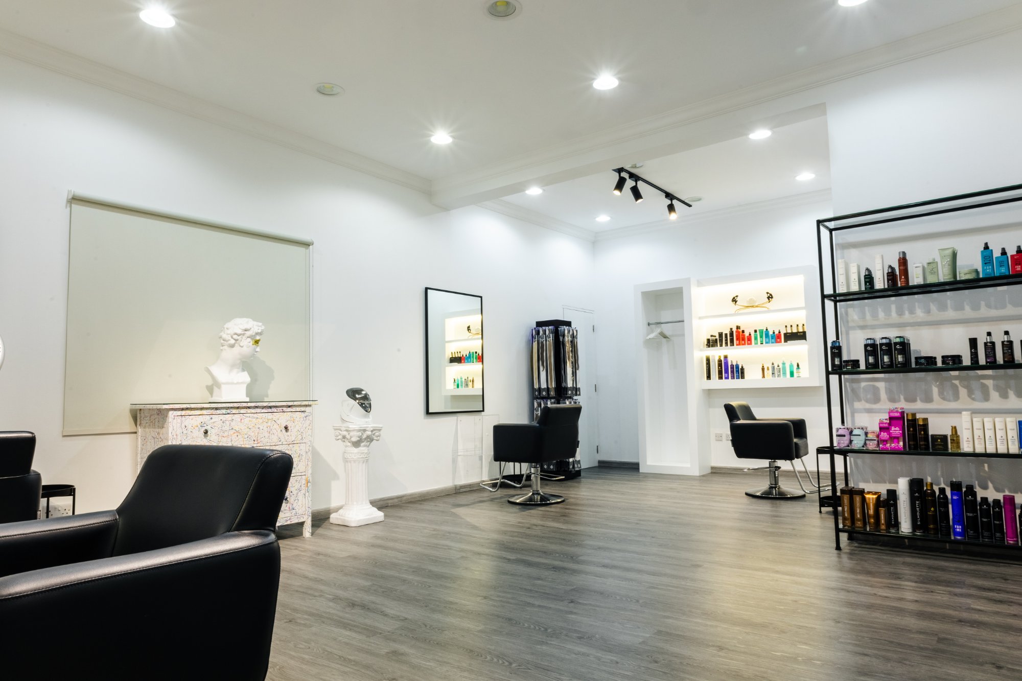 Main styling floor